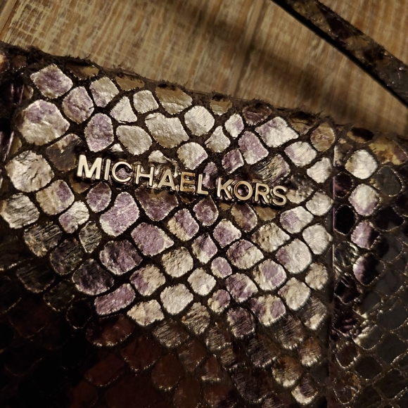 Michael Kors Daria Silver Embossed Leather Clutch - Picture 4 of 12